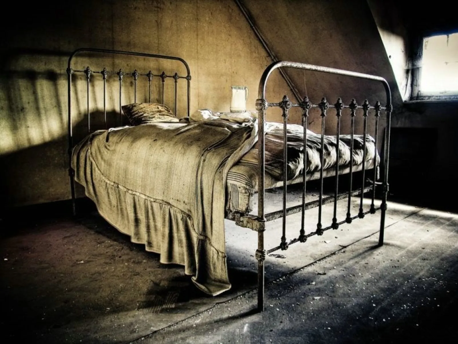 старая кровать